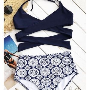 Cupshe Point Me at the Sky Cross Bikini Set